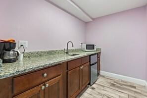 Chambre Double, plusieurs lits, non-fumeurs, animaux de compagnie acceptés | Café et/ou machine à café