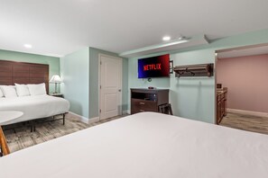 Chambre Double, plusieurs lits, non-fumeurs, animaux de compagnie acceptés | Coin cuisine privé | Réfrigérateur, micro-ondes, cafetière/bouilloire