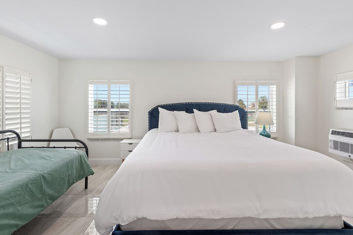 Premium Double Room Suite - Pet Friendly | Premium bedding, pillowtop beds, desk, WiFi (free)