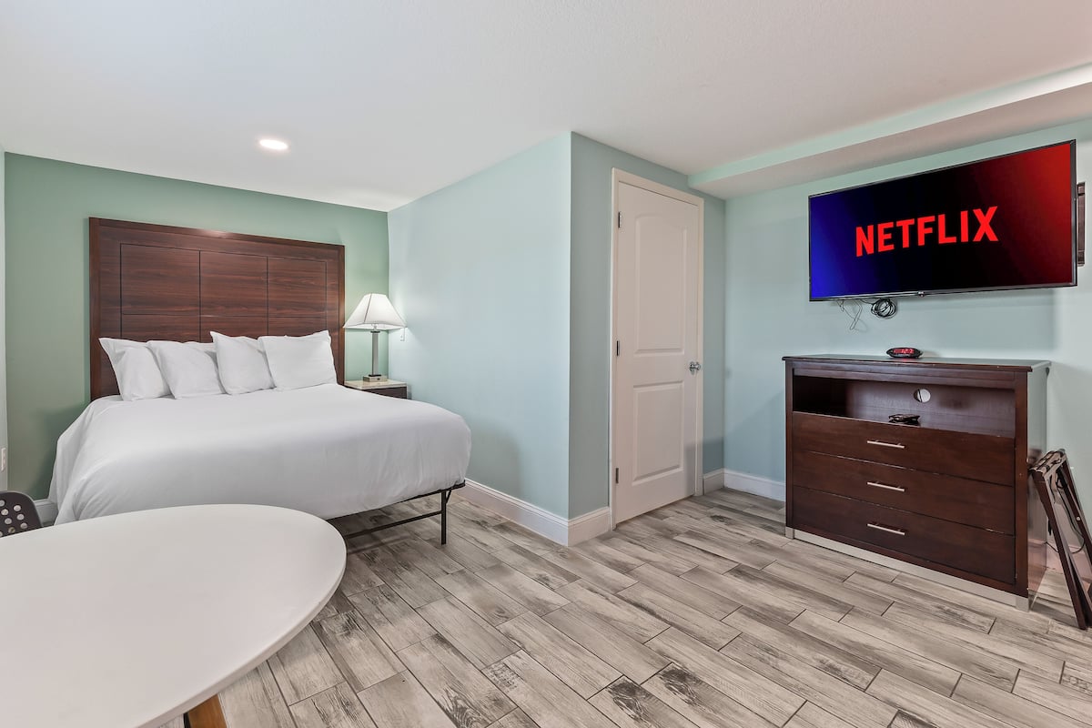 Double Room, Multiple Beds, Non Smoking, Pets Allowed | Premium bedding, pillowtop beds, desk, WiFi (free)