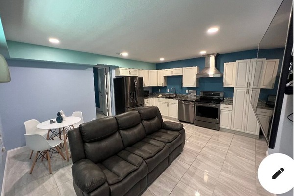 Camera (101) | Area soggiorno | Smart TV