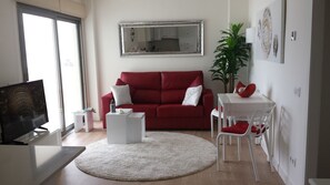 Smart TV, DVD player, books, music library - CALA MILLOR right on the beach! New, exclusive apartment (Cala Millor)