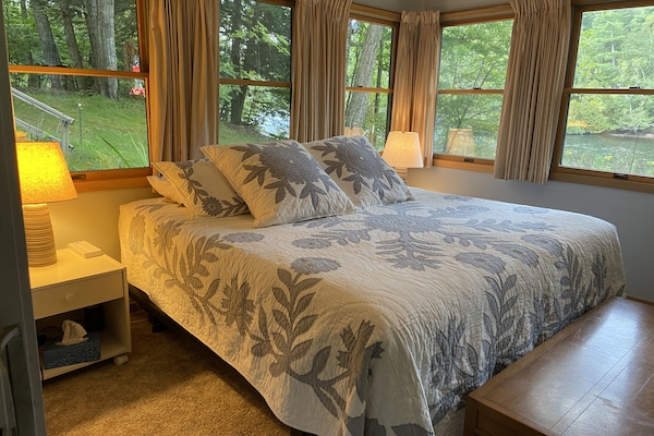 3 bedrooms, desk, iron/ironing board, free WiFi