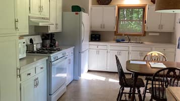 Frigorífic, microones, forn i placa de cuina