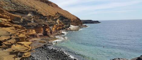 Una spiaggia nelle vicinanze