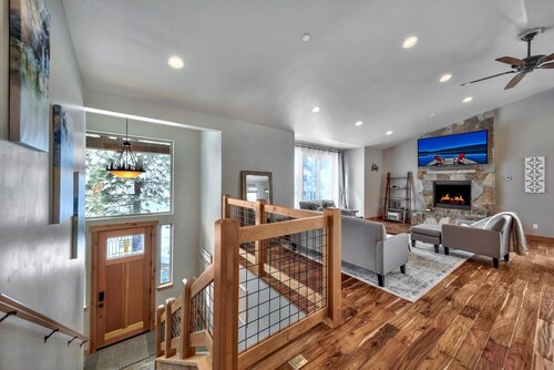 2019 Tahoe Villa 4 makuuhuonetta 2. 5 sauna porealtaalla