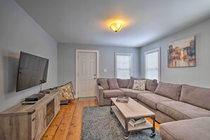 TV, ping pong - Warrensburg Home ~ 6 Mi to Lake George! (Warrensburg)