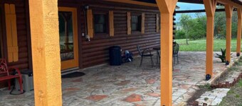 Log House-2 bedroom with Sunset Resort Access on Medina Lake