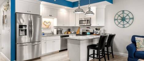 Refrigerador, microondas, horno y parrilla de estufa