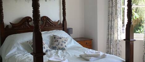 2 室のベッドルーム、アイロン / アイロン台、WiFi、ベッドシーツ