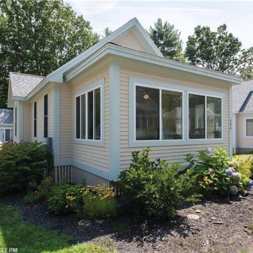 "Seabreeze Cottage" at Seaglass Village Cottages