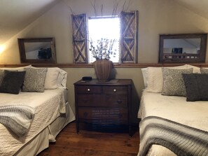 1 habitación, tabla de planchar con plancha y ropa de cama 