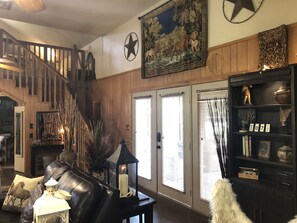 Interior - Easy living country style <br>Cottonseed House (Elm Mott)