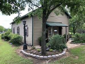 Exterior - Easy living country style <br>Cottonseed House (Elm Mott)