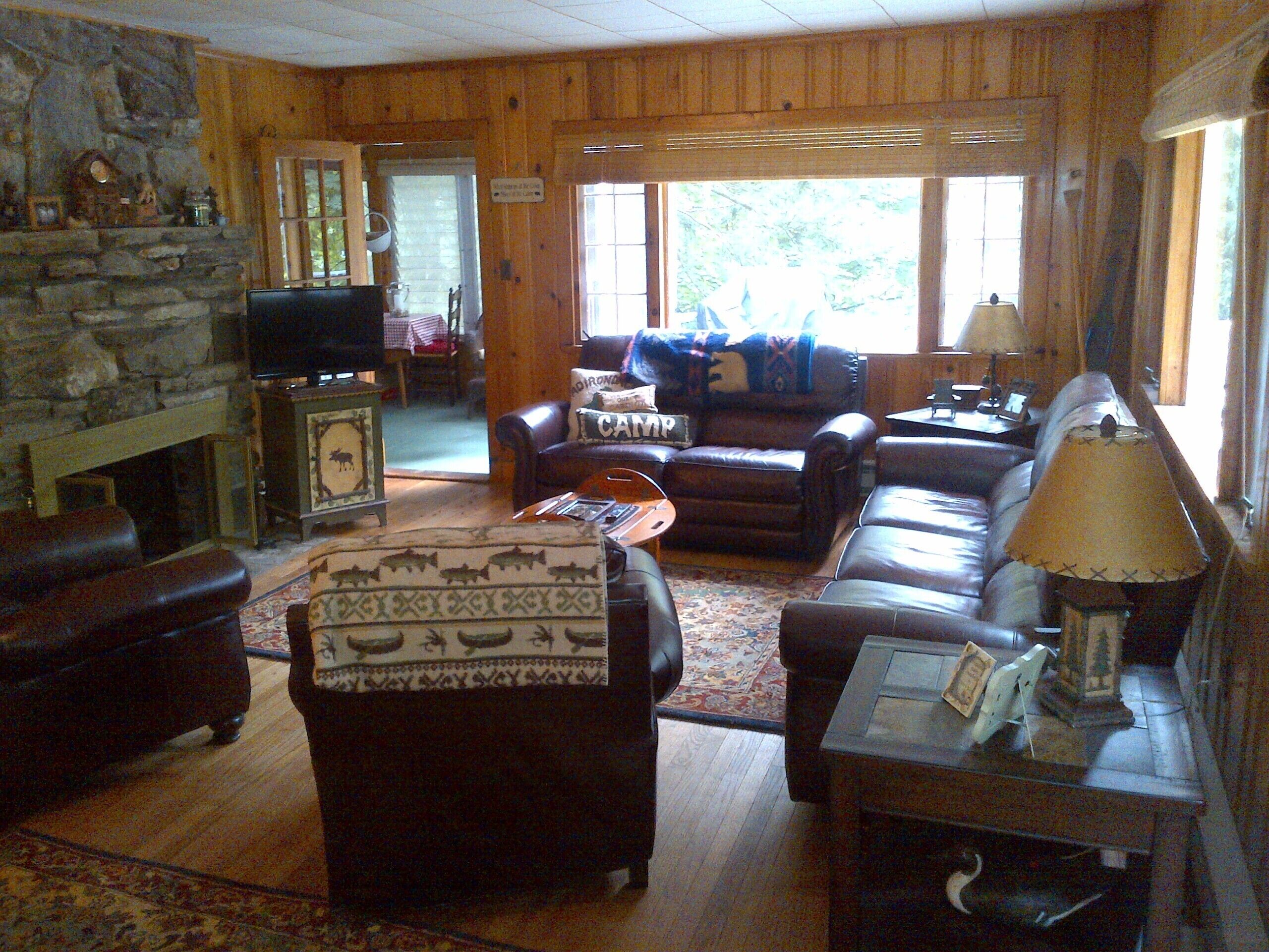 Smart TV, fireplace, video games, DVD player