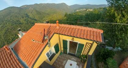 Auf den Finalesi-Hügeln, ideal für Biker und Kletterer. Paradies um 15 min. vom Meer entfernt.