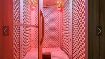Luxury Twin Room, Multiple Beds (B) | Bathroom | Free toiletries, hair dryer, towels