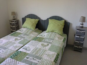 2 chambres, fer et planche à repasser, Wi-Fi, draps fournis