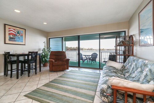 ☀️Sunrise View ⛱Waterfront Balcony❤️Lake Getaway❤️