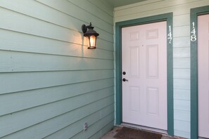 Exterior detail - ☀️Sunrise View ⛱Waterfront Balcony❤️Lake Getaway❤️ (Willis)