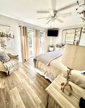 2 bedrooms, iron/ironing board, WiFi, bed sheets - 3 min. Walk to Beach/ Seaside 2 miles/ On 30A (Santa Rosa Beach)