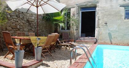 Chic and spacious, beach & wine country! Less than 1hr from 5 budget airports!