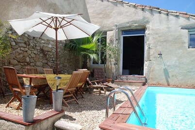 Chic and spacious, beach & wine country! Less than 1hr from 5 budget airports! 