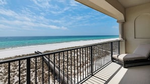 A balcony with a view of a beach and ocean. - Tuscany Sunrise - A Luxury Retreat for Discerning Guests (Navarre)