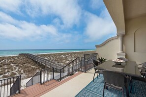 A balcony with a view of the beach and ocean. - Tuscany Sunrise - A Luxury Retreat for Discerning Guests (Navarre)