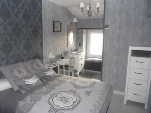 Premium bedding, individually decorated, individually furnished - Au Vieux Logis 63 (Saint-Remy-Sur-Durolle)