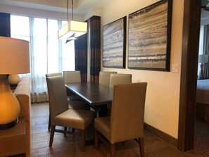 Dining - Luxury 2 bd condo at Northstar with a ski-in/ski-out gondola awaits during MLK! (Truckee)