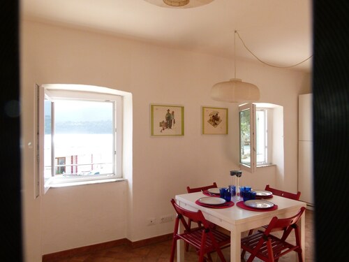 Casa D'Alarcon 35, bright apartment on the Waterfront.