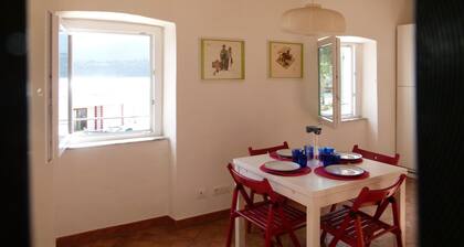 Casa D'Alarcon 35, bright apartment on the Waterfront.