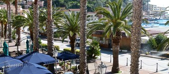 Casa D'Alarcon 35, bright apartment on the Waterfront.