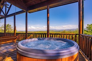 Outdoor spa tub - A View To Remember: MTN VIEWS! Luxury, Hot Tub, Wifi, Fireplace, Games and more (Sevierville)