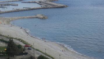 Una spiaggia nelle vicinanze