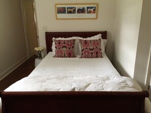 4 bedrooms, WiFi, bed sheets - Charming Summer + Fall Football Rental - Near Square & Ole Miss Camp (Oxford)