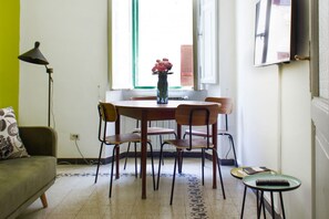 Dining - TrastevereHome - San Cosimato View on Trastevere Square (Roma)