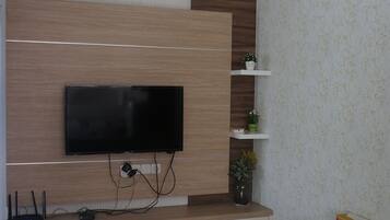 Family House, 3 Bedrooms | Television