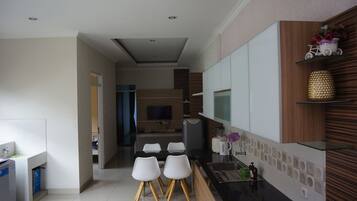 Family House, 3 Bedrooms | Private kitchenette | Fridge, stovetop, cookware/dishes/utensils, dining tables