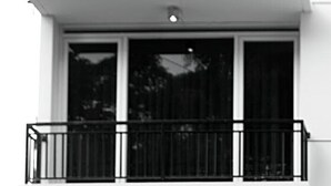 A building facade with three windows and a balcony. - Ouma Guest House (Bandung)