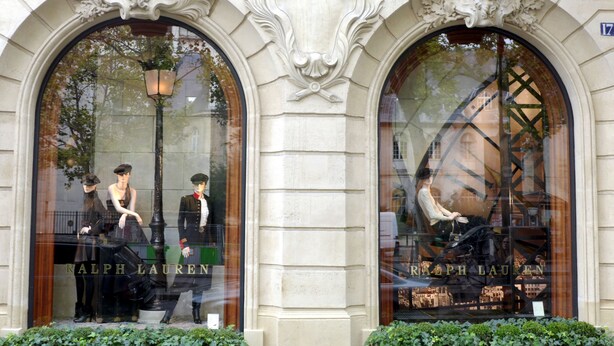 A storefront with ornate architectural details and mannequins displaying clothing. - ST GERMAIN, BALCONY, VIEW, 2 BATHS, 30–60 days ahead? Private offer. BEV-VBs (Paris)