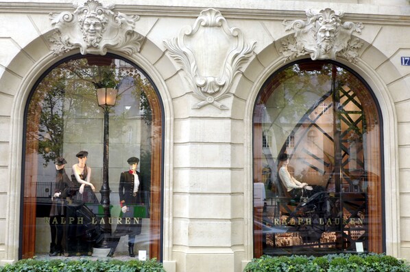 Exterior detail - Exceptionnal Haussmanian 3 Bdr apartment in the very center of Saint Germain BEV (Paris)