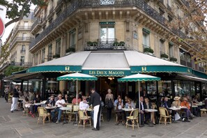 Outdoor dining - Exceptionnal Haussmanian 3 Bdr apartment in the very center of Saint Germain BEV (Paris)
