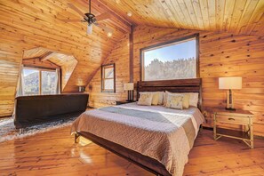 7 soverom, skrivebord, strykejern/-brett og reiseseng for barn