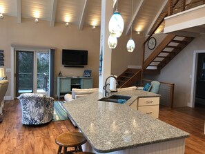 Interior - Stay on the lake with amazing views! Perfect for families including Fido! (Gravois Mills)
