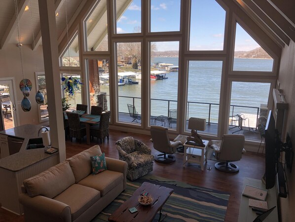 Smart TV, stereo - Stay on the lake with amazing views! Perfect for families including Fido! (Gravois Mills)