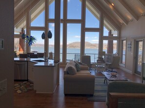 Smart TV, stereo - Stay on the lake with amazing views! Perfect for families including Fido! (Gravois Mills)