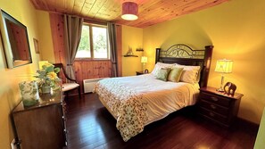 3 makuuhuonetta, työpöytä, silitysrauta/-lauta, ilmainen Wi-Fi