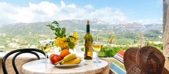 Holiday home with view of the water